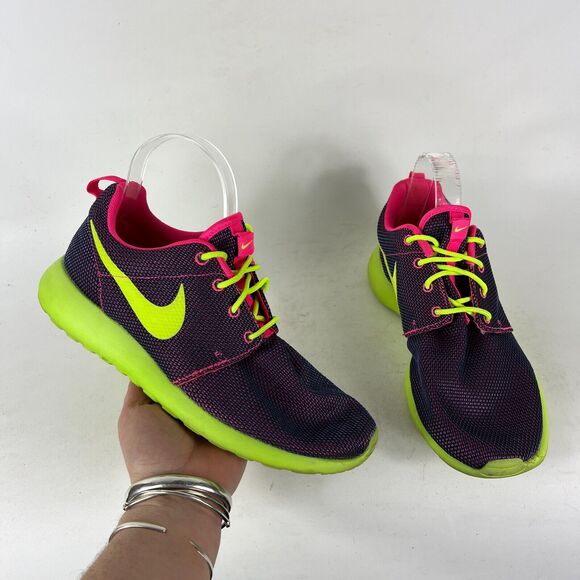 Nike Roshe Run Sneaker Women's Hot Hyper Pink Volt Running